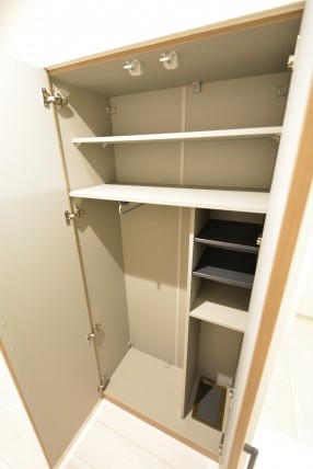 秀和第二南平台レジデンス 廊下収納