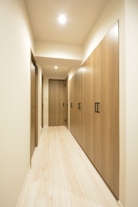 秀和第二南平台レジデンス 廊下収納