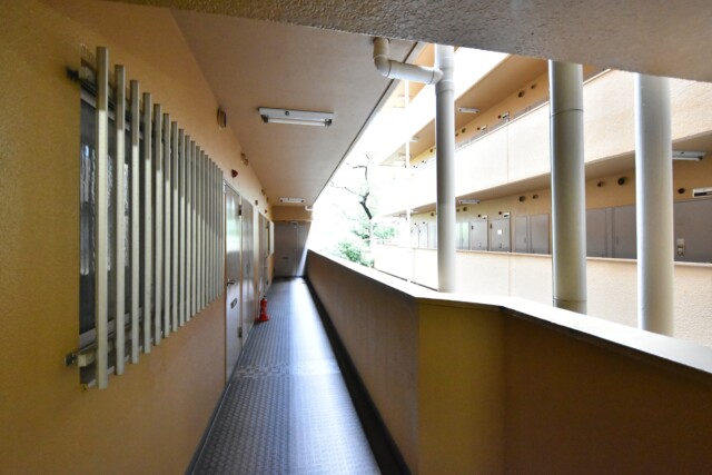 バロール代々木 玄関