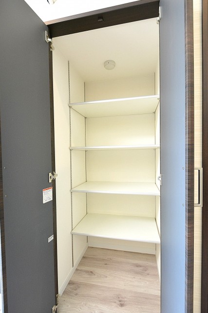 小田急南青山マンション　LDK収納