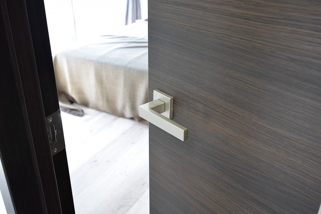 小田急南青山マンション　6.3帖洋室ドア