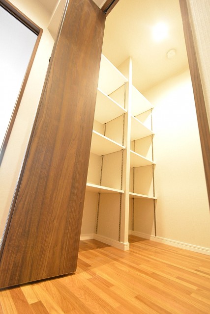 三軒茶屋ターミナルビル　大型収納