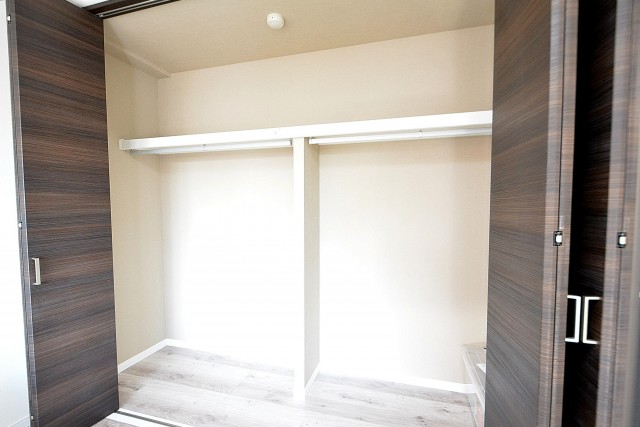 小田急南青山マンション　6.3帖洋室のクローゼット