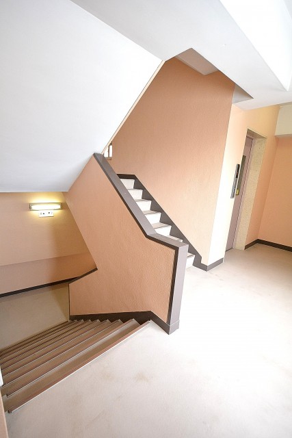 三軒茶屋ターミナルビル　共用スペース　階段