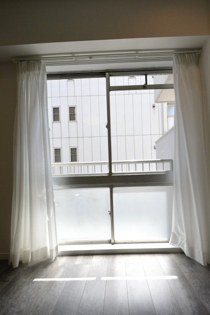 大橋団地（久保ビル）　リビングダイニング　窓
