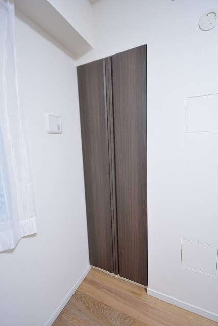 ウィルローズ築地　サービスルーム　収納