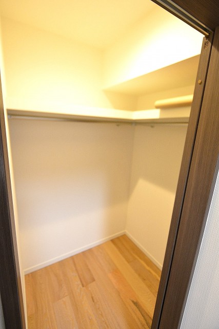 ウィルローズ築地　サービスルーム　収納