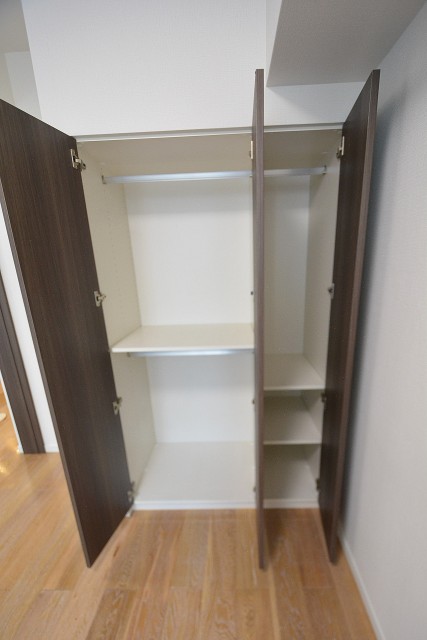 ウィルローズ築地　洋室　収納