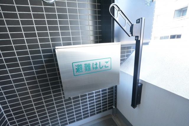 ウィルローズ築地　避難ハシゴ