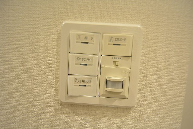 ウィルローズ築地　玄関電気スイッチ