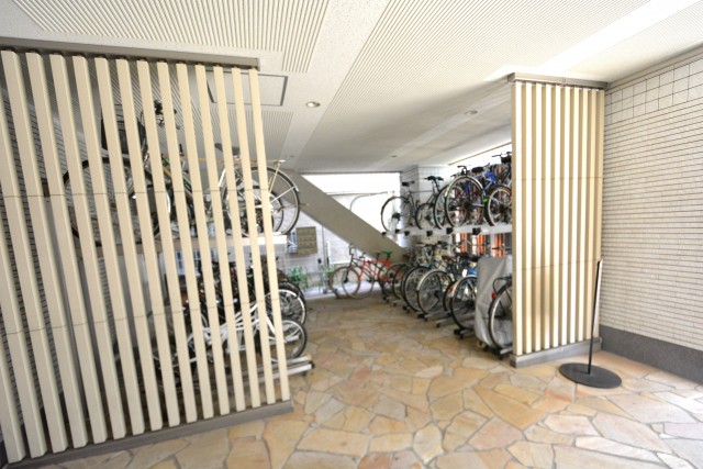 中銀若林マンシオン　駐輪場