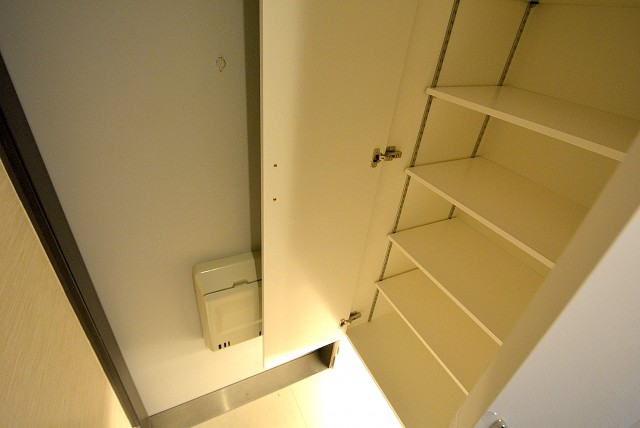 中銀若林マンシオン 玄関