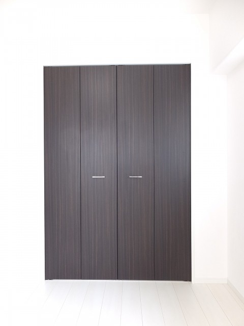 ベルザ南麻布　洋室8.1帖　収納