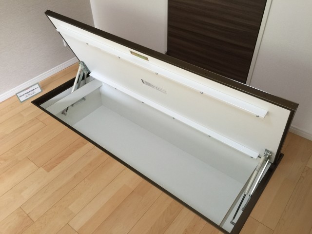 桜丘フラット　洋室7.6帖床下収納