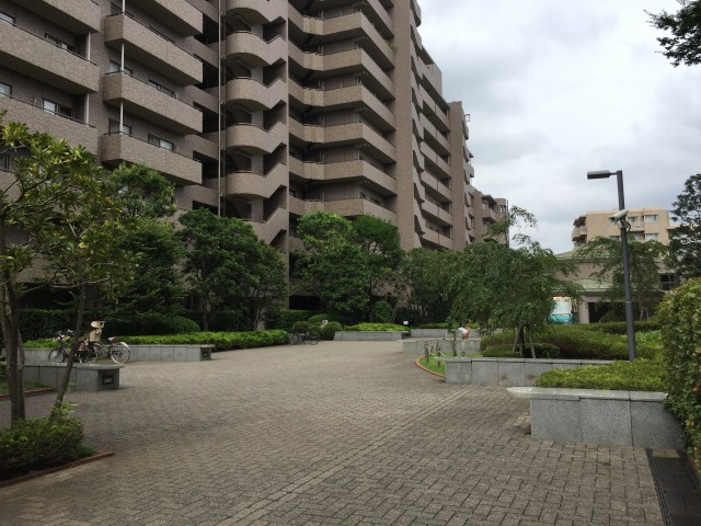桜丘フラット　マンション敷地内