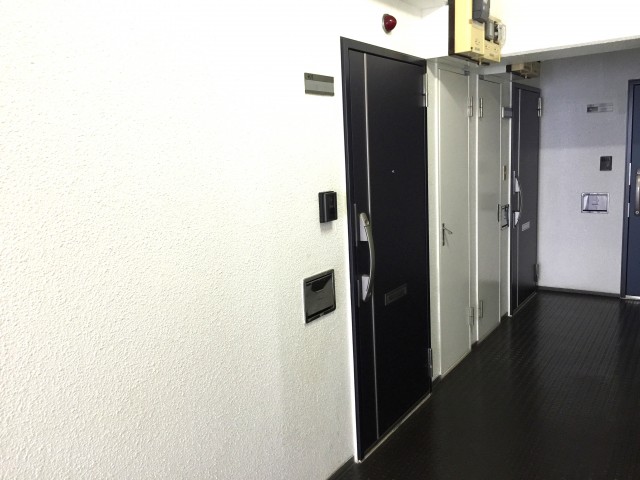 秀和新川レジデンス　玄関前