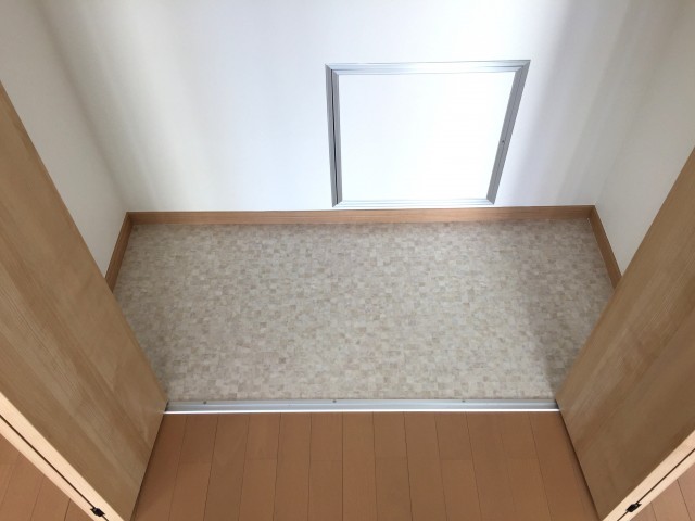 秀和新川レジデンス　洋室収納