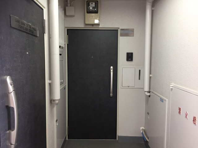 六本木ハイツ 301号（27）玄関
