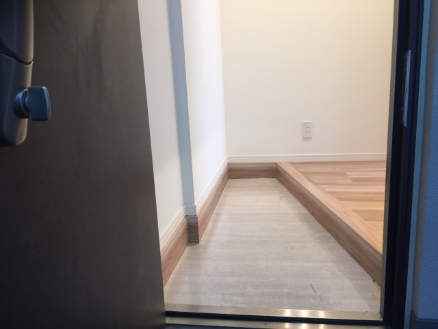 六本木ハイツ 301号（25）玄関