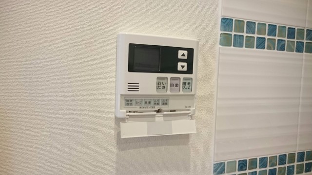 六本木ハイツ 301号（15）キッチン（湯沸し器）