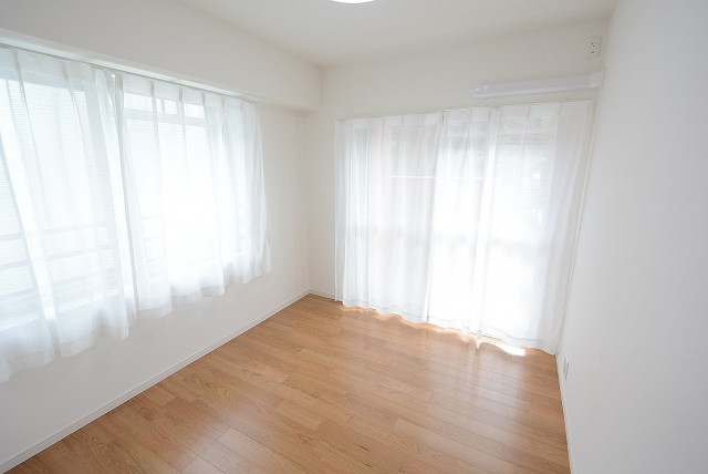 砧公園ヒミコマンション　洋室