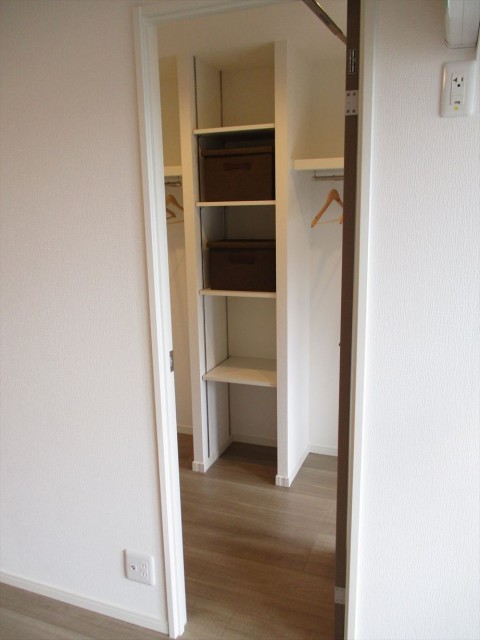 41山王スカイマンションリビング洋室収納