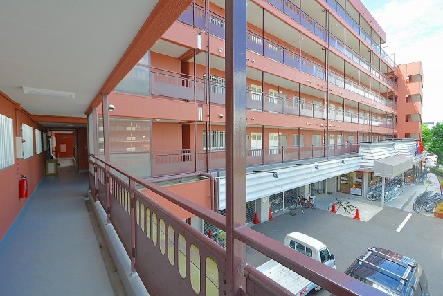 砧公園ヒミコマンション 　外廊下