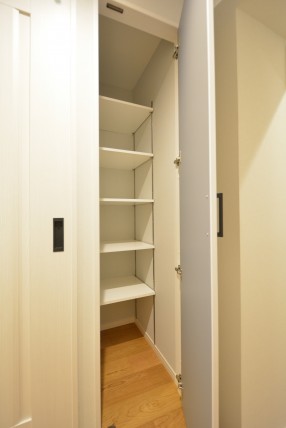 目黒グレース 廊下収納