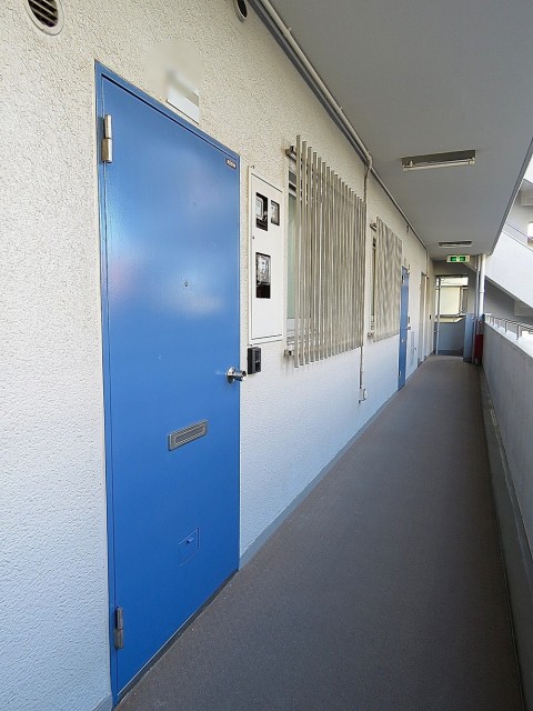 いづみハイツ芦花公園　玄関前