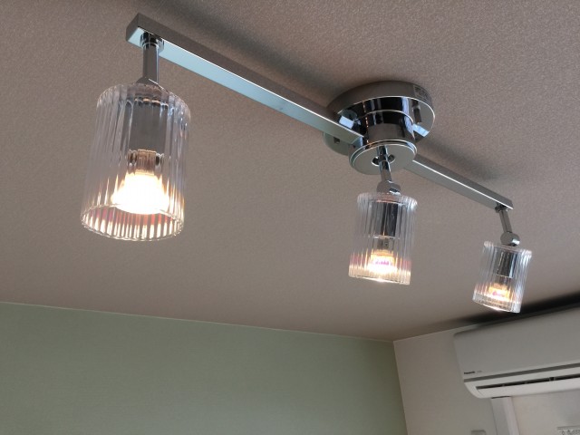 瀬田サンケイハウス　洋室約6.4帖照明