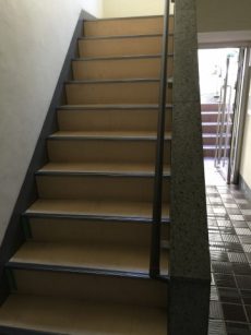 瀬田サンケイハウス　階段