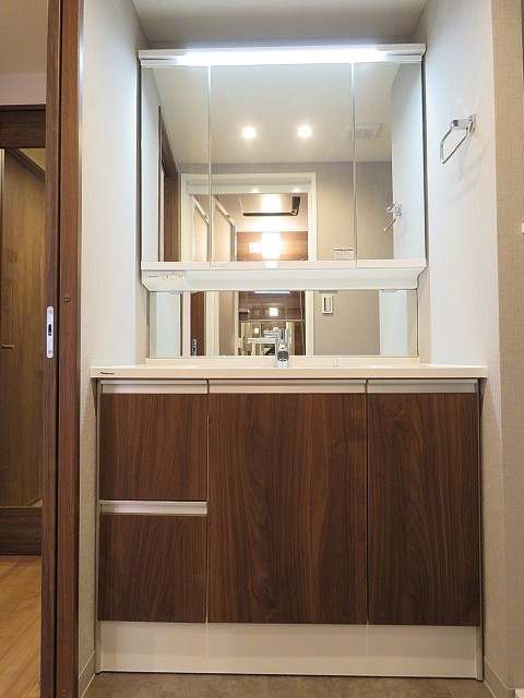 マイキャッスル二子玉川園　洗面室扉