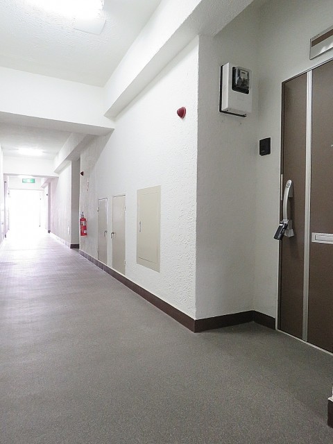 ライオンズマンション駒沢　玄関前