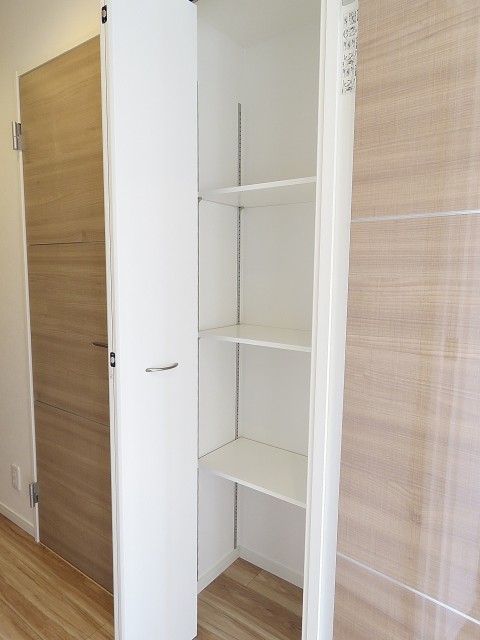 ライオンズマンション駒沢　廊下収納