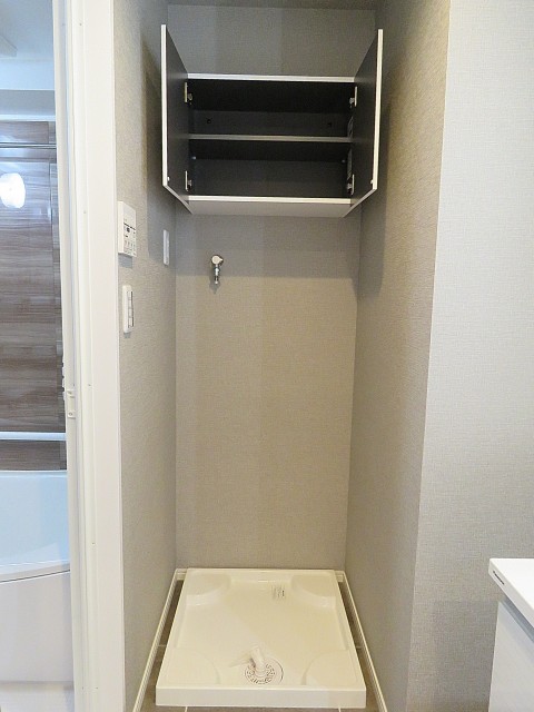 ライオンズマンション駒沢　洗濯機置場