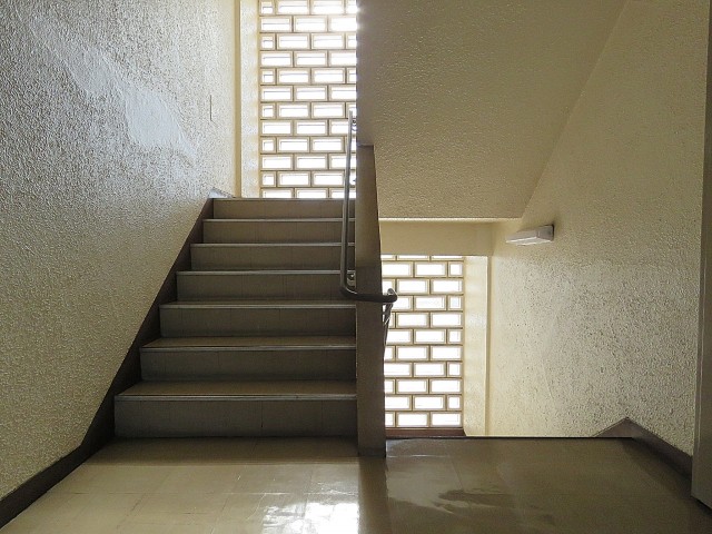 玉川コーポラス　共用階段