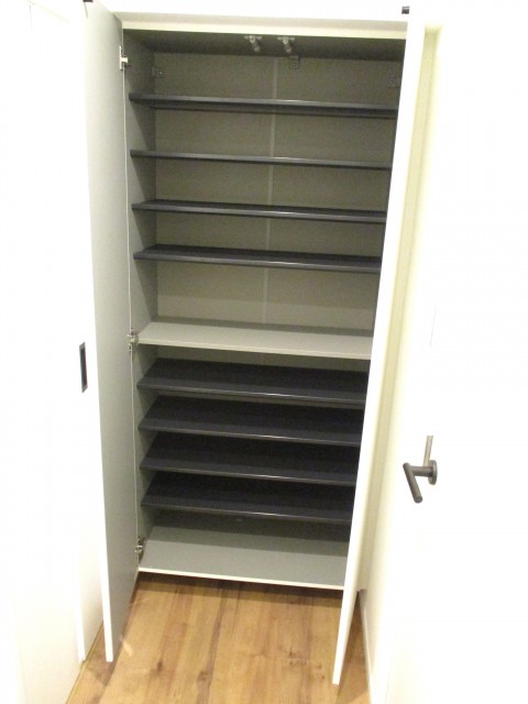 NK五反田コータース　玄関収納