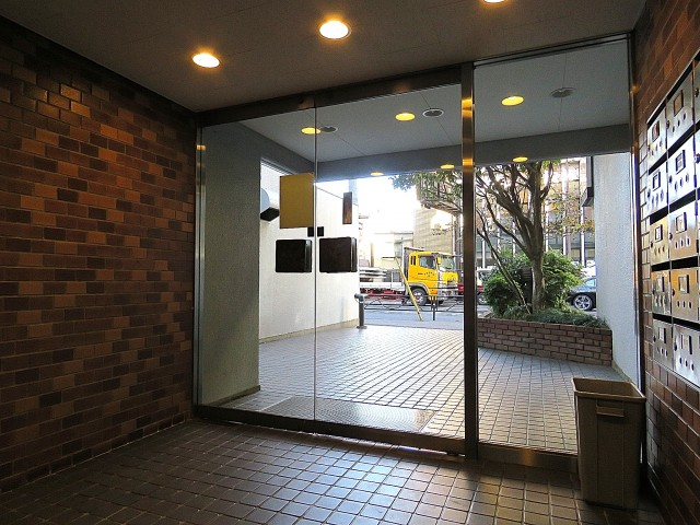 いづみハイツ芦花公園　エントランスホール