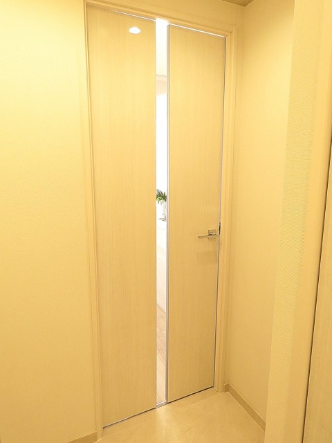 いづみハイツ芦花公園　LDK扉