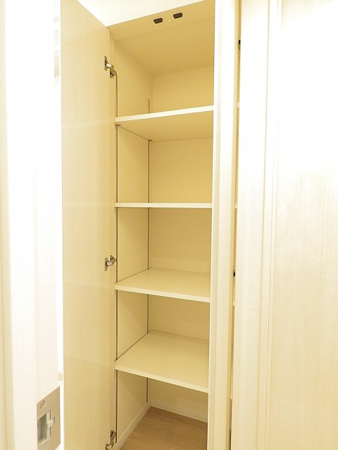 いづみハイツ芦花公園　廊下収納