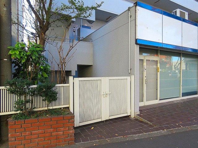 いづみハイツ芦花公園　共用階段