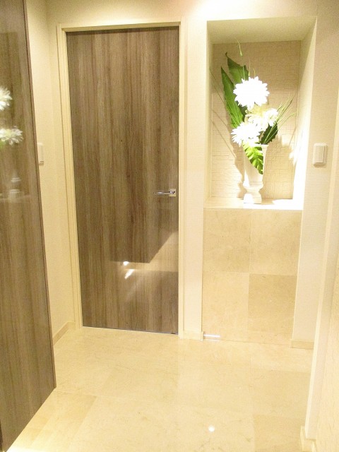 ファミール築地 玄関