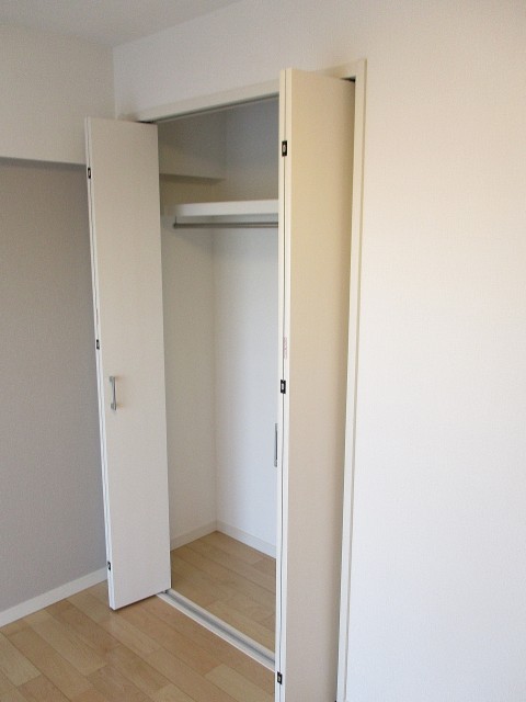 日商岩井碑文谷マンション 洋室２