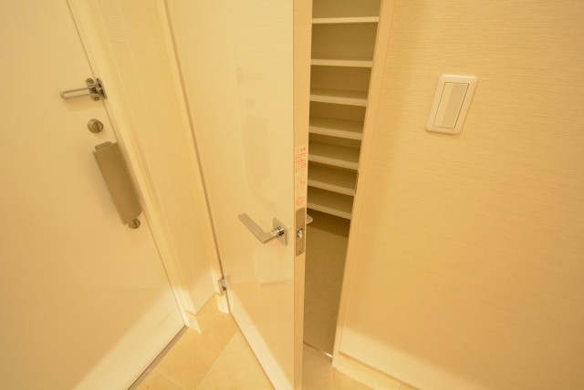 ラグナタワー 玄関