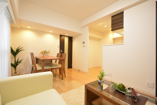 グランドメゾン野沢307　リビングダイニングキッチン