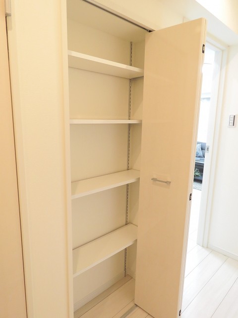 トゥール高輪　廊下収納