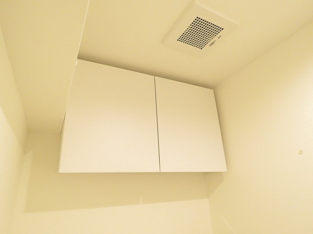 トゥール高輪　トイレ吊戸棚