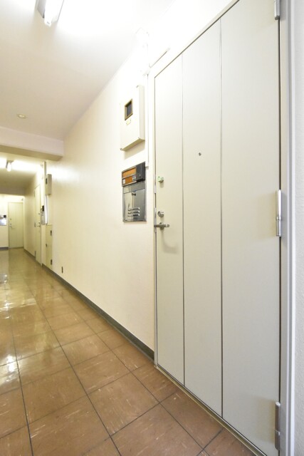 メゾン小石川 玄関