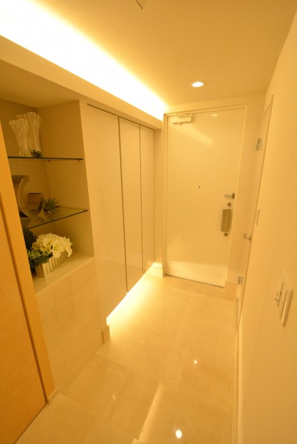 ラグナタワー 玄関