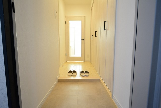 秀和桜丘レジデンス　玄関